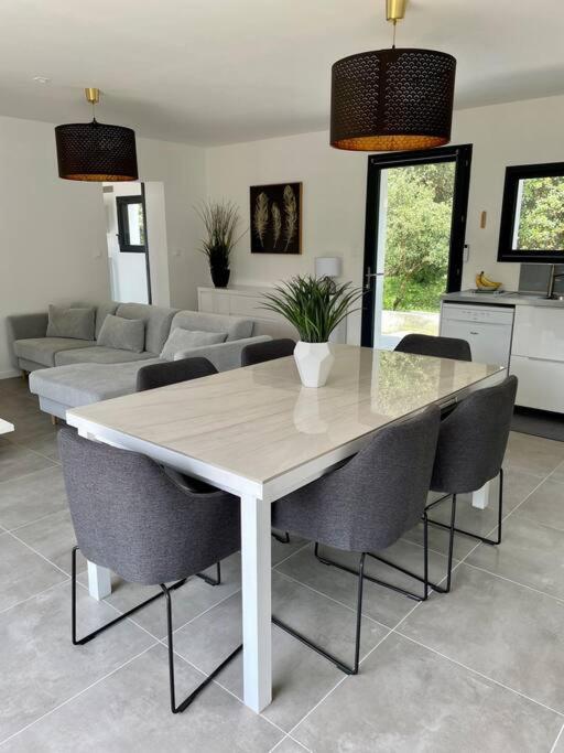 Villa Moderne Avec Jacuzzi, Au Pied De La